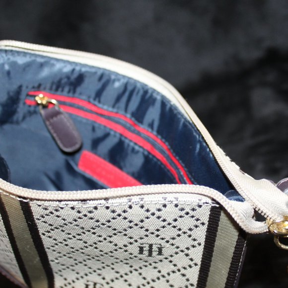 Tommy Hilfiger Purse - Picture 7 of 9